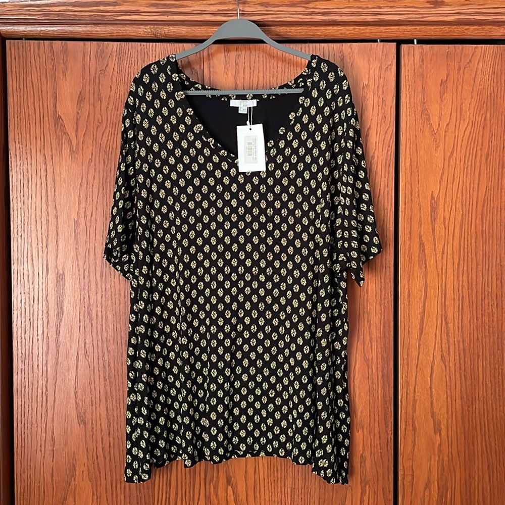 NWT B^sic by Yesta Medallion Print Tee